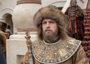 Звезда сериала "Годунов" Федор Лавров: "С длинными усами и бородой есть неудобно – капуста застревает"