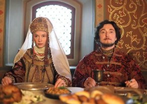 Сергей Безруков: "Я наслаждаюсь всем - от костюмов до атмосферы"